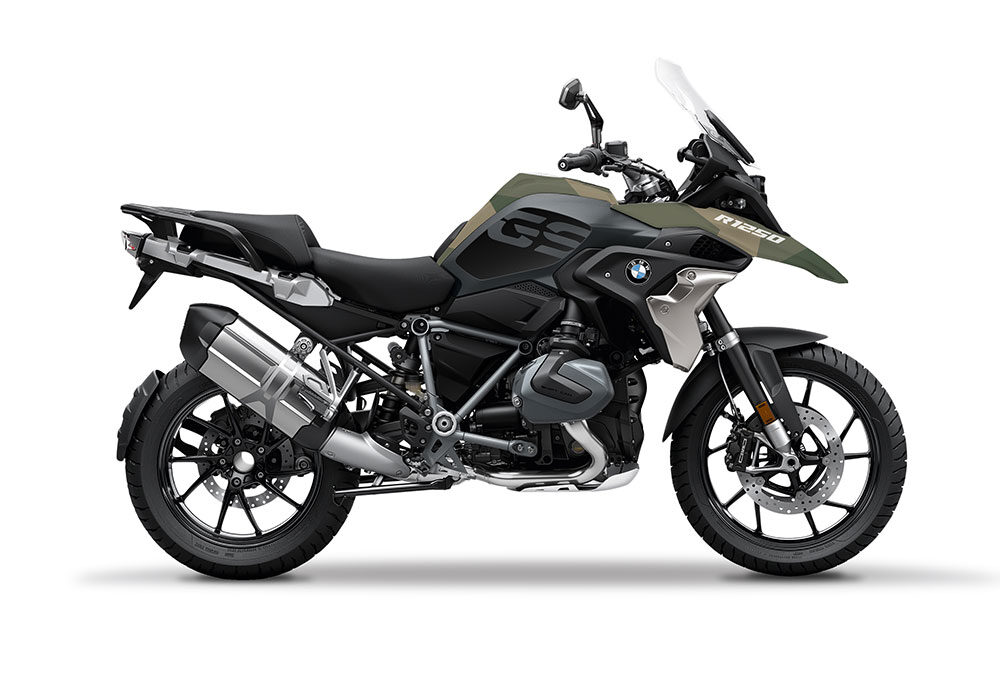 SIG 1051 02 BMW R1250GS Triple Black Military Camo 01